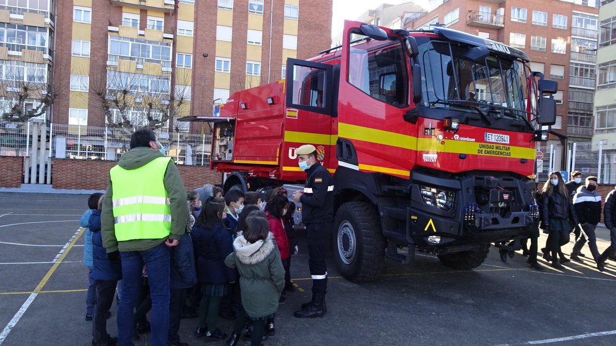 Colegiojuancruz's tweet photo. Proyecto “Emergencias 112”.
Desafío inicial: simulacro de evacuación con la colaboración de la @UMEgob #leonesp 
¡ Gracias!. https://t.co/prl4vfNngY