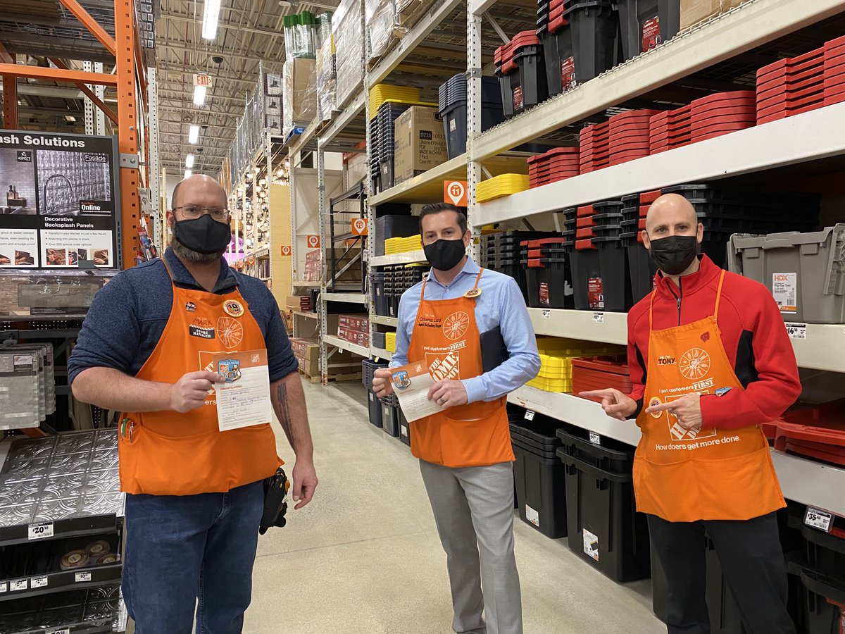 Recognizing RMM Cameron Lutz and 2724 SM Mark Gridley during a store visit by FDMM Tony Troia! ⁦@HDLutz⁩ ⁦@Mark_Gridley⁩