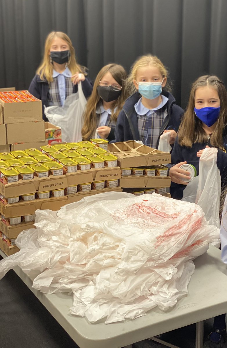 QASchool's tweet photo. Martin Luther King - "Everybody can be great...because anybody can serve. You only need a heart full of grace.A soul generated by love." 3rd grade students served the Catholic community by packing over 350 bags of food, including notes of kindness, to be distributed this weekend. https://t.co/3Pi5LC50FQ