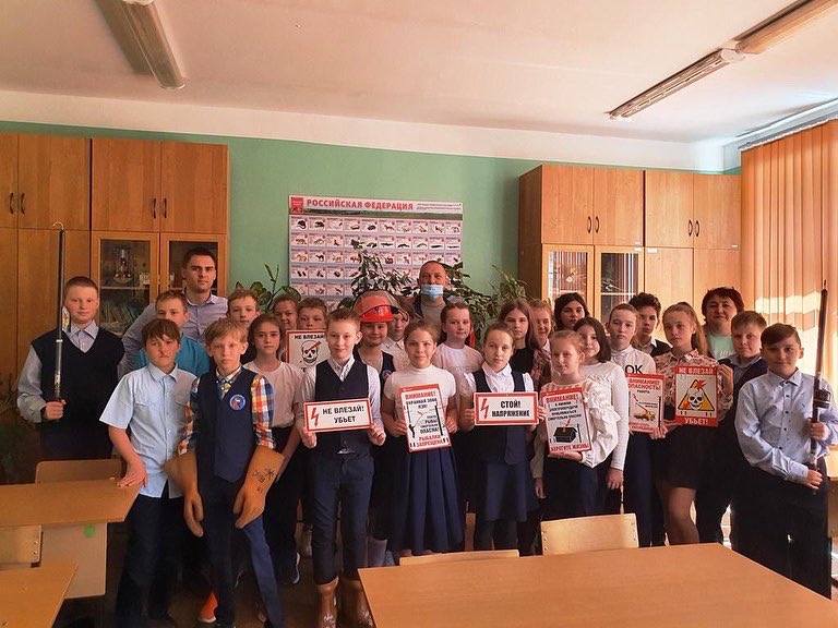 rosseti_mr's tweet photo. Энергетики «Россети Московский регион» в 2021 году познакомили с правилами электробезопасности свыше 20 тысяч детей Московского региона. Подробнее: https://t.co/4RXuIJ2TBb https://t.co/c7sRdQPtxr