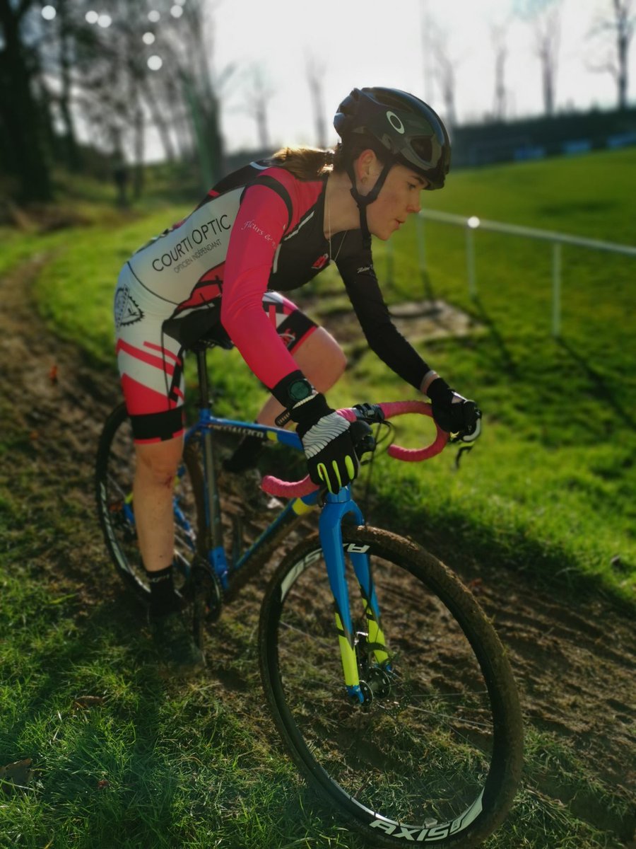 GroupamaFd51's tweet photo. Samedi dernier @IrisGirod1 accompagnée par la #CaisseLocale @GroupamaNordEst de #moivre #vesle s'est illustrée au cyclo-cross de #Oiry (51) Bravo à elle. #mutualisme #proximité https://t.co/UXC6dGX1DQ