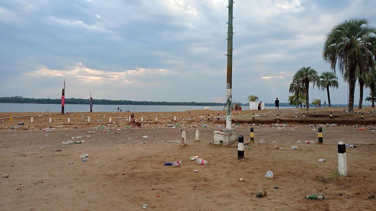 Todo muy lindo, fueron a Colón jodieron, chuparon y no se llevaron la basura?  TENES QUE SER MUY HIJO DE PUTA🤦🏼‍♂️