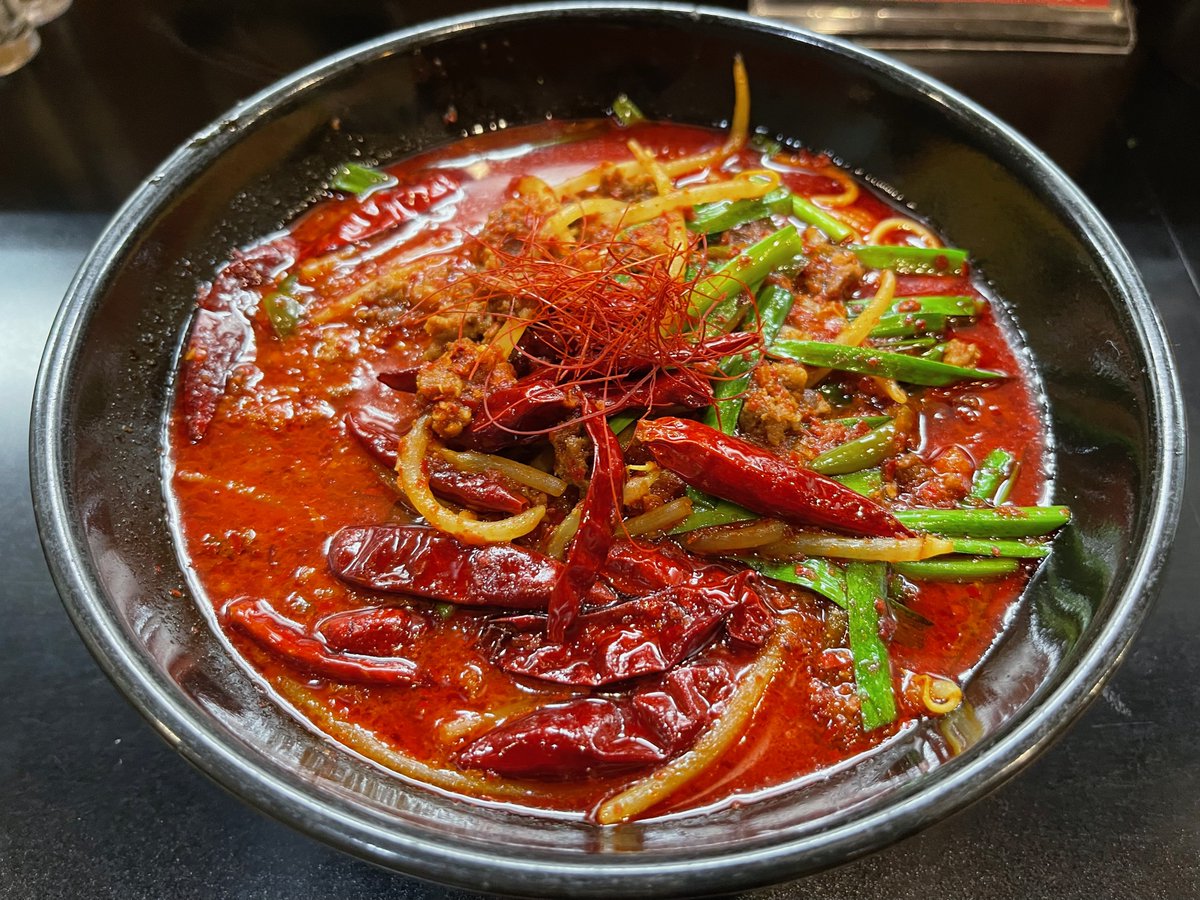 yasuyasu_bbd's tweet photo. 新年最初の超激辛チャレンジは #台湾ラーメン棒太郎 で「#DEATH2」にチャレンジします!
写真は「#DEATH辛」ですが、「#DEATH2」は鉄なべでグツグツ煮込んだ仕様らしくて、その姿も完食者がいるかも不明です!
明日、明後日岐阜で仕事で、仕事終わりの19日14時頃にお店でチャレンジする予定です!! https://t.co/Y3hWgy1iBV
