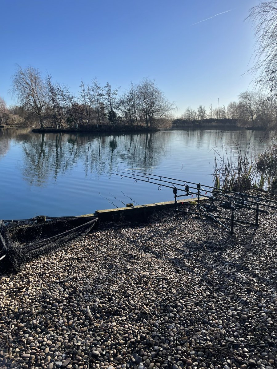 jayconnor2008's tweet photo. Few hours on the bank. Using Nash Citruz baits today. Heard a lot about them. Fingers crossed for a bite or two https://t.co/rBPrdo4FJB
