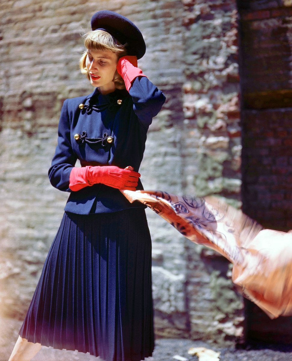 AtelierMilliner's tweet photo. Blue Monday, 1946
Image by © Genevieve Naylor/Corbis
#bluemonday #vinspired #ateliermillinery https://t.co/OSynkONoLh