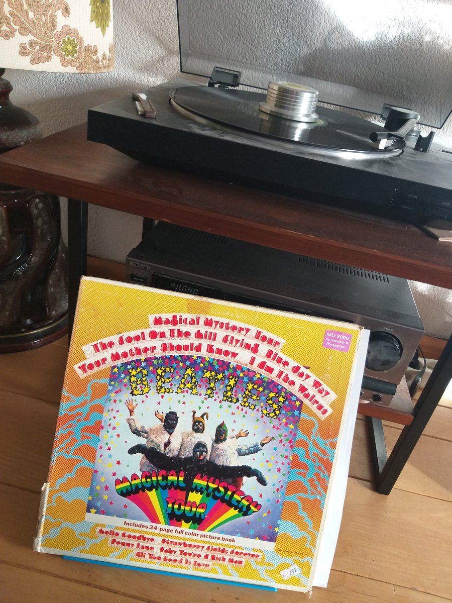 NielsBerM's tweet photo. Een  beetje magie nodig voor deze week.
#TheBeatles #vinylrecords #vinylcollection #nowspinning #thriftshop https://t.co/SUjE2TZSvU