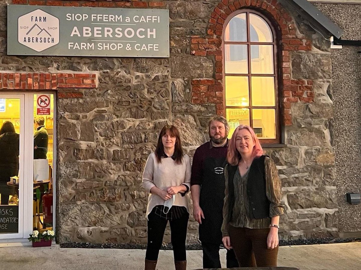 LSRPlaid's tweet photo. Early morning visit to #Abersoch Farm Shop & Cafe for a breakfast to support @dpjfoundation - raising awareness of mental health in rural communities. Thanks to Delyth and Siôn Edwards for the welcome.
#FarmBreakfast #DPJFoundation
🐔🐑🚜🐄💜 https://t.co/IHT4Yjf26J