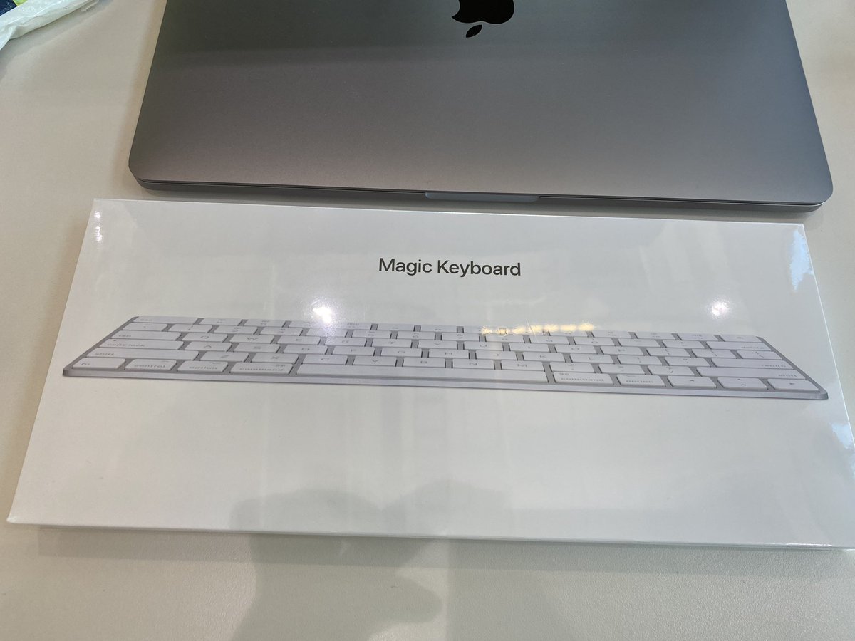 michidiy's tweet photo. Went to our office today for the first time. I borrowed a keyboard from our office manager and she gave me a brand new wireless apple keyboard. Not used to this at all 😂 https://t.co/iHcuiwFZL9