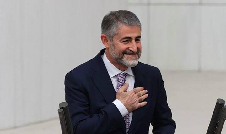 Reuters'a konuşan bir iş adamı, Nureddin Nebati'nin, Türkiye'ye yatırım yapmak isteyen yabancı fon yöneticileriyle olan bir toplantıda sorulara cevap vermek yerine çocukluk hikayelerini anlattığını ve yöneticilere herhangi bir yatırım taahhüdü vermeden ayrıldığını söyledi.