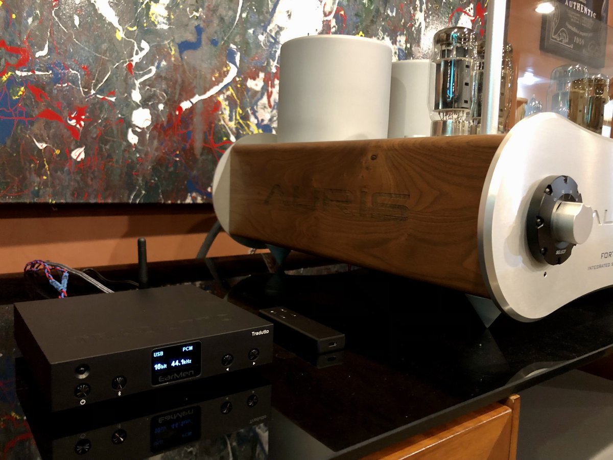 AurisAudio's tweet photo. What do you think about this combo? 😎

Auris Audio #fortissimo + #Tradutto 💪
Interesting combo for the #weekend 🤩

https://t.co/Un7mY22ZLp
@ear_men 
#auris #aurisaudio #aurisfortissimo #earmen #earmentradutto #amplifier #integrated #integratedamplifier #DAC #MQA #highend #hifi https://t.co/Sto0FeM5DA