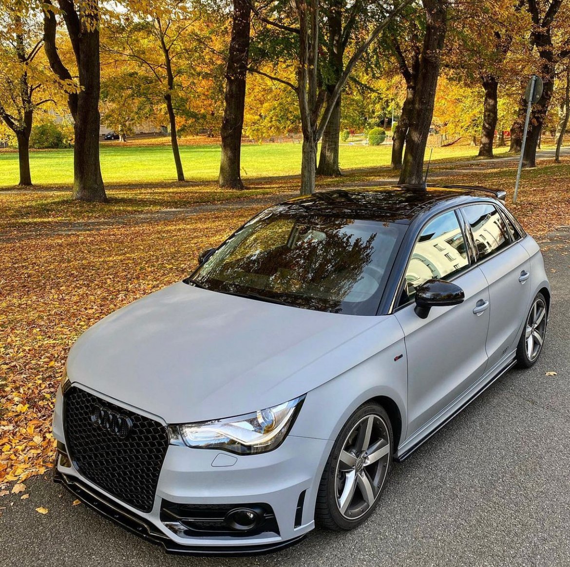 roadstr_'s tweet photo. La finition et le confort d’une berline dans une compacte. Idéale pour voyager sereinement, vous ne vous trompez pas en louant cette Audi A1 à partir de 70€ / jour 👉 https://t.co/WpUX6pUsLp

#AudiA1 #Audi https://t.co/zDkhCLO5LW