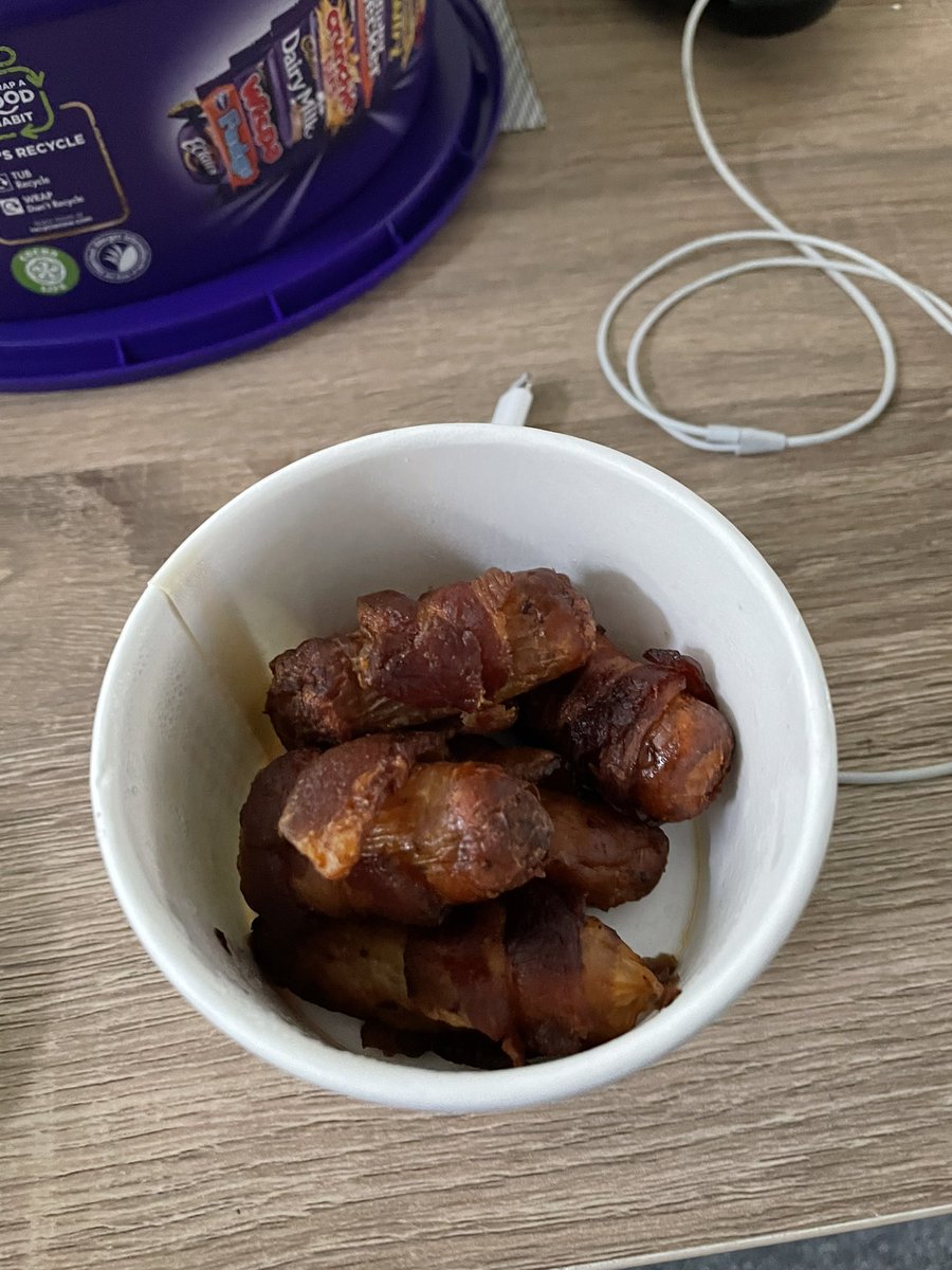 A pot of pigs in blankets from @GreggsOfficial I declare #BlueMonday null and void!! https://t.co/NJ95egLpiy