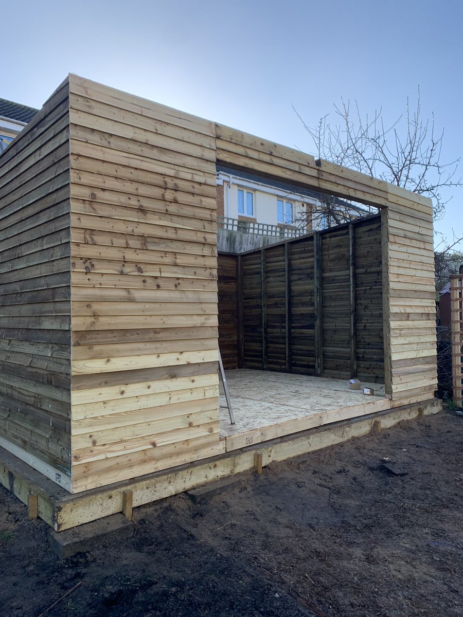 EdibleBristol's tweet photo. And it’s up!!
Just the roof and doors and the #EdibleBristol classroom is up and ready for our courses and workshops. #ClassroomBuild https://t.co/cdIEseHTlv