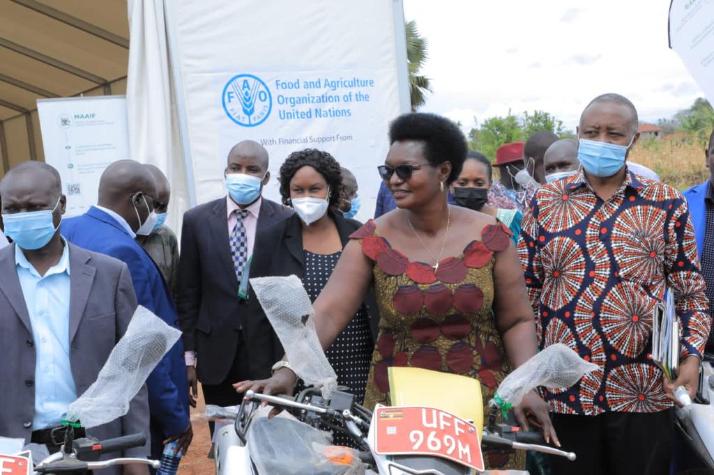 babatvuganda's tweet image. The state minister for fisheries @HellenAdoa Today, represented @FrankTumwebazek  at the handover of 23 Motorbikes &amp;amp; 106 field surveillance kits as part of the Desert Locust Control Interventions to 23 districts. The equipment will be utilized by the DLGs for extension services.