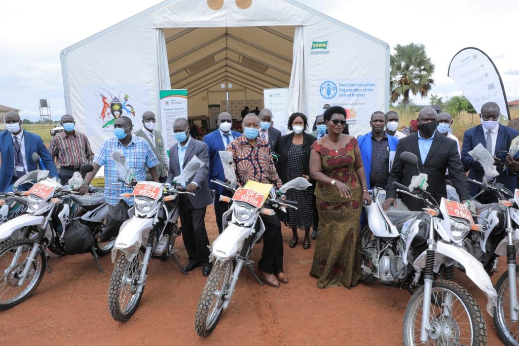 babatvuganda's tweet image. The state minister for fisheries @HellenAdoa Today, represented @FrankTumwebazek  at the handover of 23 Motorbikes &amp;amp; 106 field surveillance kits as part of the Desert Locust Control Interventions to 23 districts. The equipment will be utilized by the DLGs for extension services.