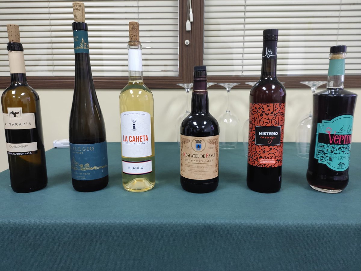 comeycallacsur's tweet photo. ¡¡¡A Catar que el mundo se va a acabar¡¡¡ 
Ostras, cava y chocolate en @ElSalmorejo_Tom y vino de #OrigenCooperativo de #CatolicoAgricola #LaUnion @BPrivilegio @Covap con @CoopsAgroAND 😋
Y vamos #TerrazaCarmona, a Vera, paraíso gastronomía almeriense 
🎧👉https://t.co/H3PMi0hKP5 https://t.co/bT9NpNWMe7