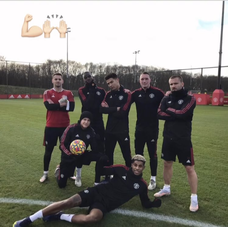 🚨 JUST IN: 

Paul Pogba back with the squad.  [IG: TomHeaton] 🇫🇷 #MUCC