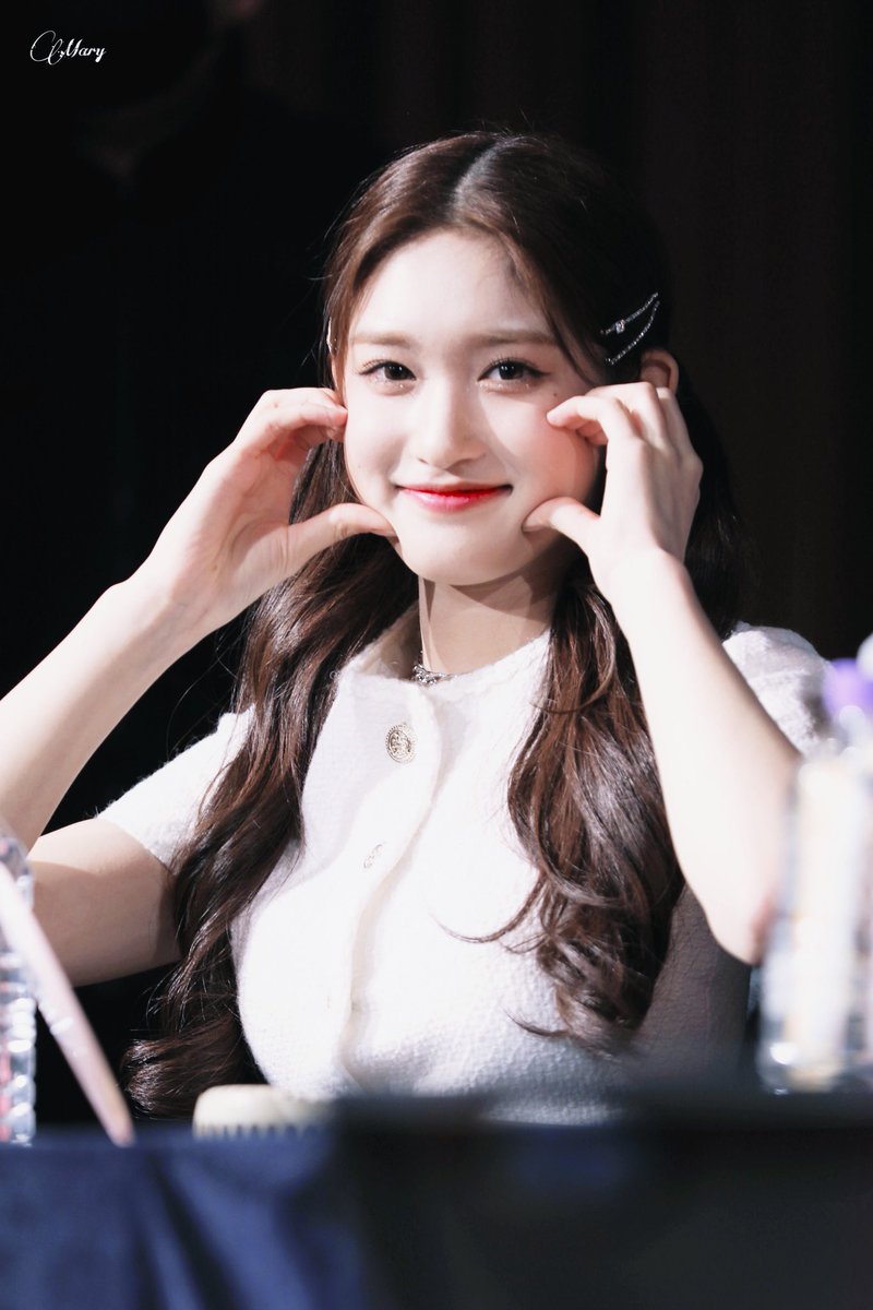 hourIyleeseo's tweet photo. #이서 #leeseo https://t.co/nB9TUgJwWN