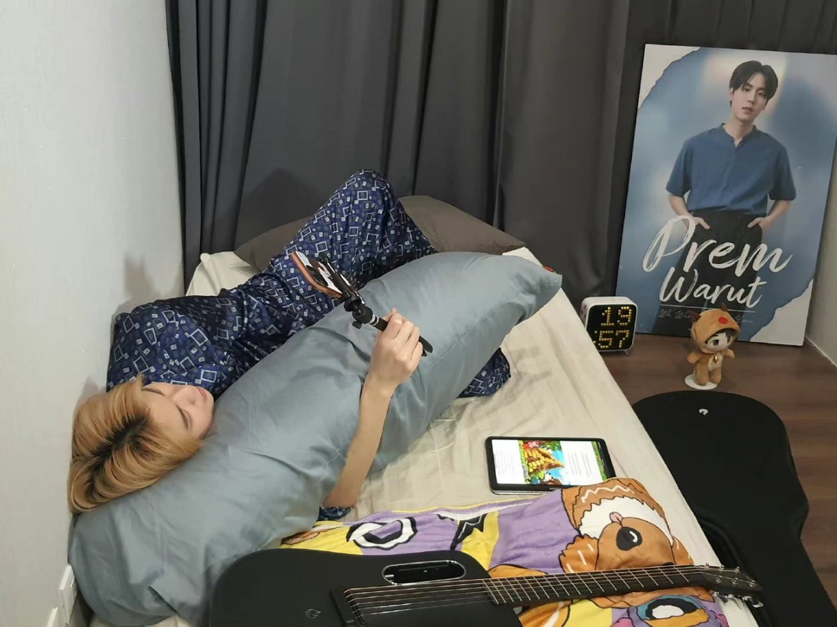 #ROOMSTOURXPREM
Babyyyyy  mommy wants to buy you milk 🍼🍼🍼🍼