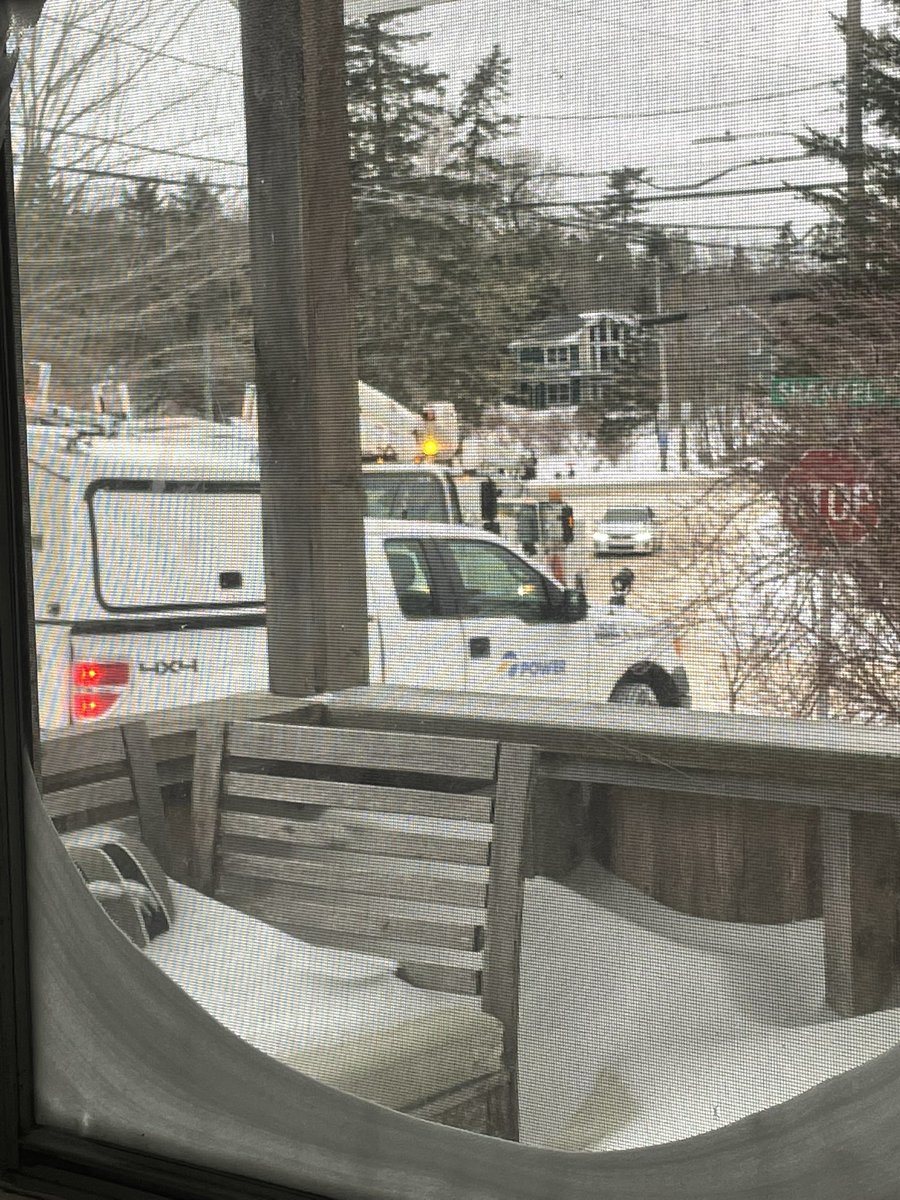 SandyPembroke's tweet image. 3 NS Power trucks out my WFM office window this morning. Thankful for their flashing lights as I drove in last night post 3 days no power in #Hubbards. Power and my street got plowed 3 days after the storm.This province is not for the unprepared. Good luck out there. #NSStorm