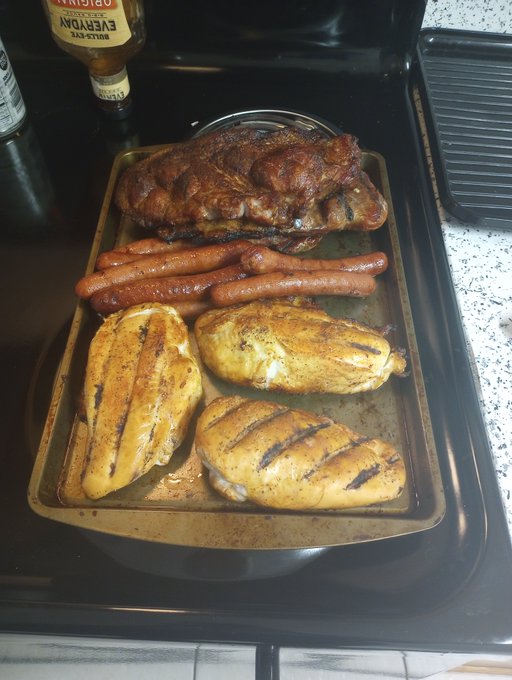 Fired up the grill today. #Florida #ChefBrandon https://t.co/1inipUxxtv<a href="/tag/florida"class="tags">#Florida</a><a href="/tag/chefbrandon"class="tags">#ChefBrandon</a>