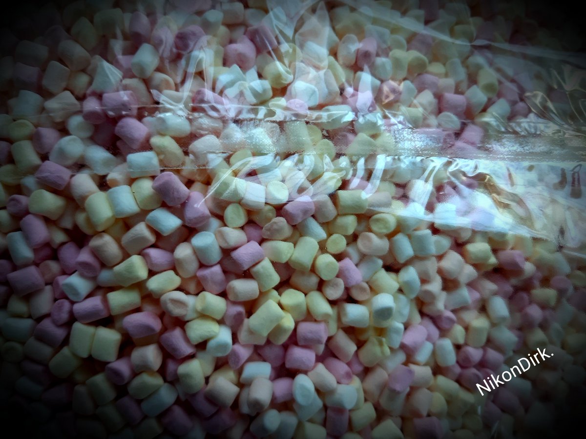 Nikondirk's tweet photo. Soms bestel je wel eens iets dat achteraf toch anders bleek te zijn als dat je dacht. Zak met miljoenmiljard #minimarshmallows...🤪 https://t.co/8WIGFUsgJH