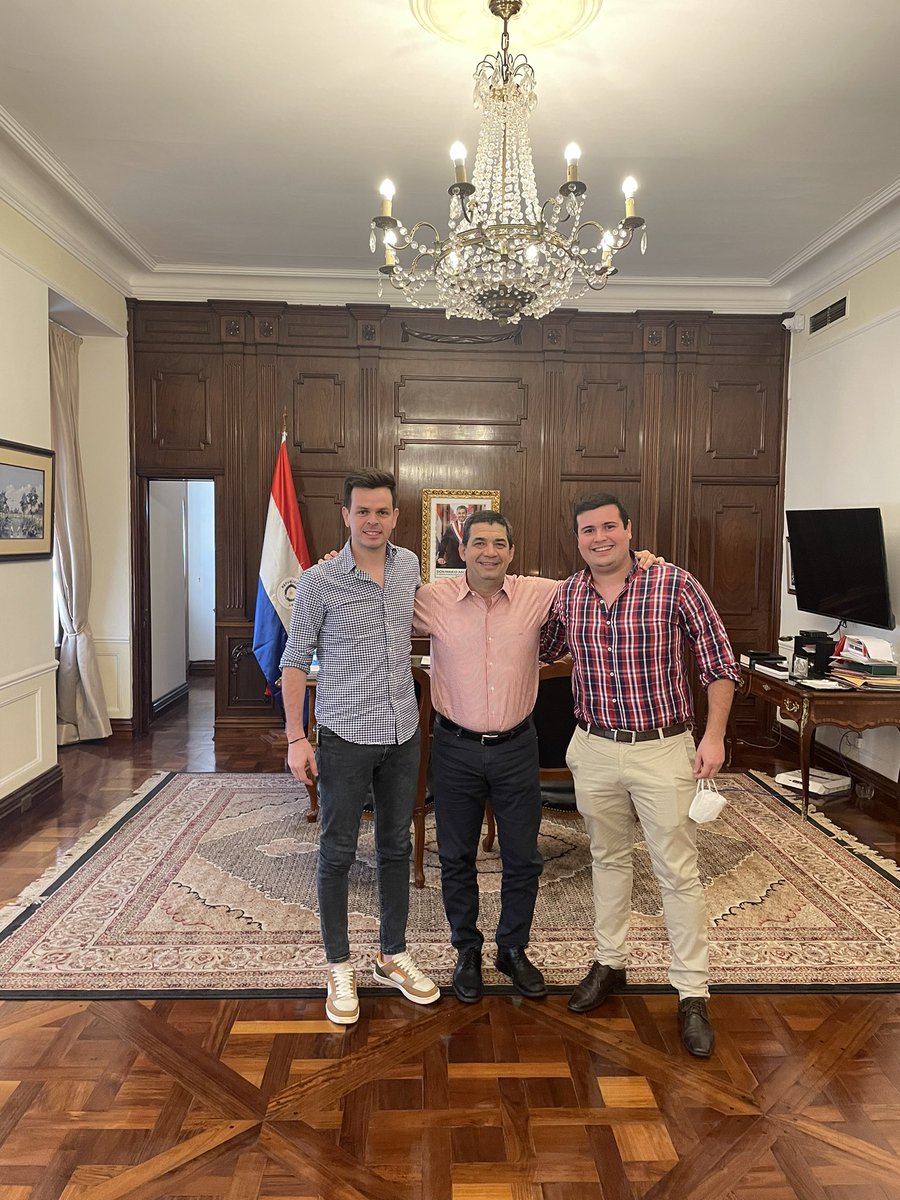 Amena charla con el futuro Pdte. de la Rca ; hoy tendremos el orgullo de ser fundadores del nuevo movimiento Presidencial.