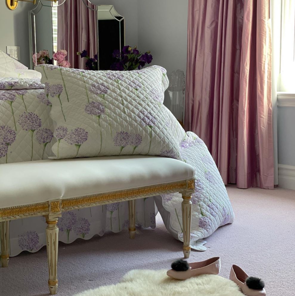 Can we pretend it’s still Sunday and get back in bed?? I could spend a long, relaxing day in this cozy bedroom. #MondayBlues