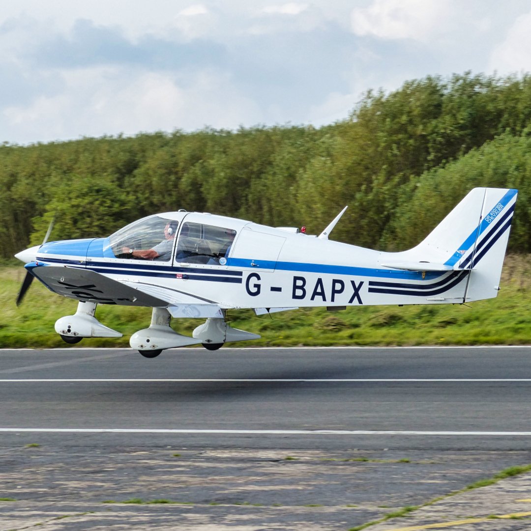 Michaelflying28's tweet image. Robin DR400/160 Chevalier G-BAPX arriving at Sandtoft Airfield from Sherburn-in-Elmet Airfield  9.10.21

#robindr400 #dr400 #robinaircraft #avionrobin #lightaircraft #generalaviation #generalaviationlovers