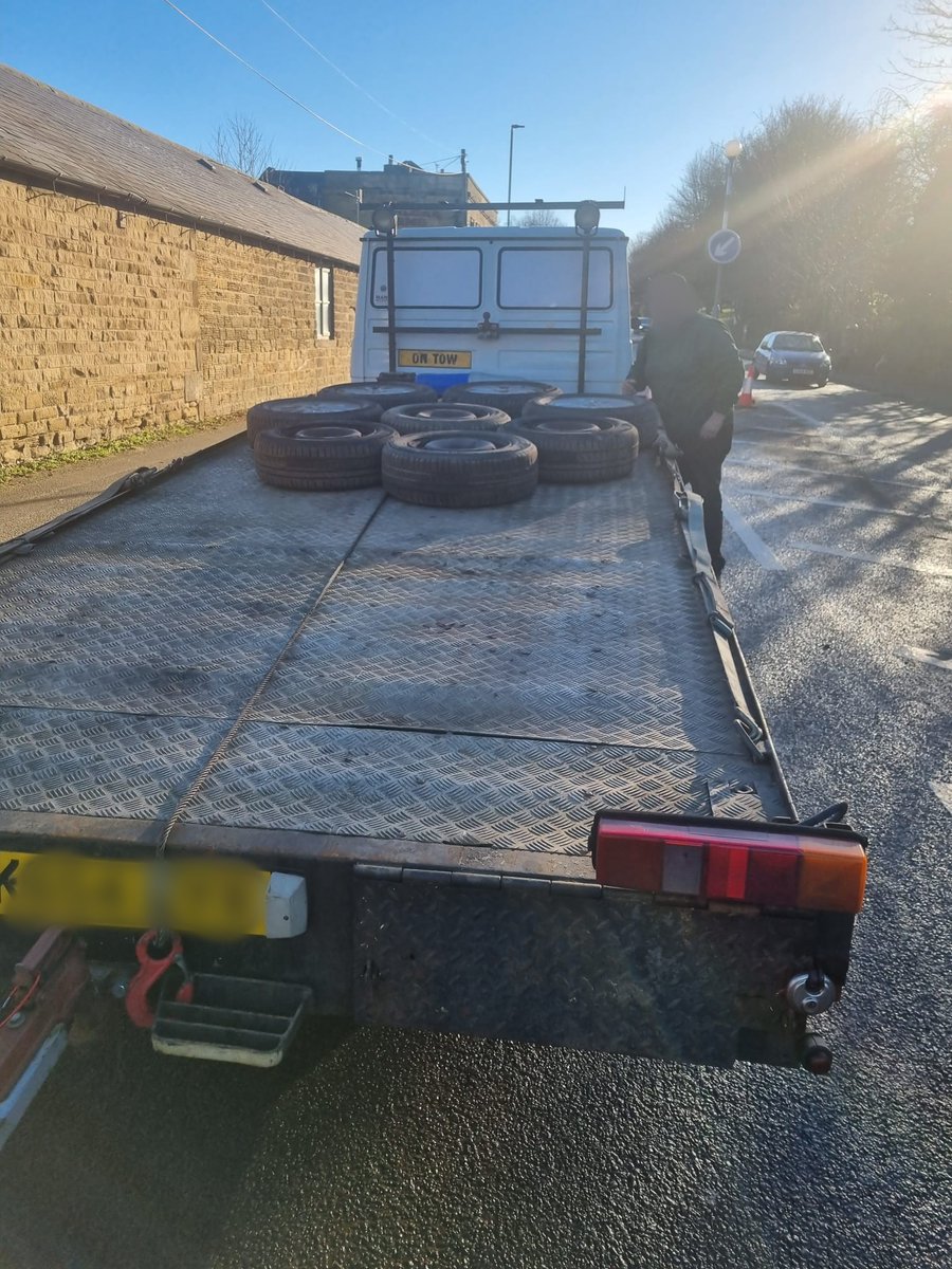 DerbyshireRPU's tweet image. Clay Cross. Stopped for insecure load. Driver happy to be stopped as it&apos;s #TrafficCops #Dawes putting the blue lights on. Autograph provided on ticket. #RoadSafety