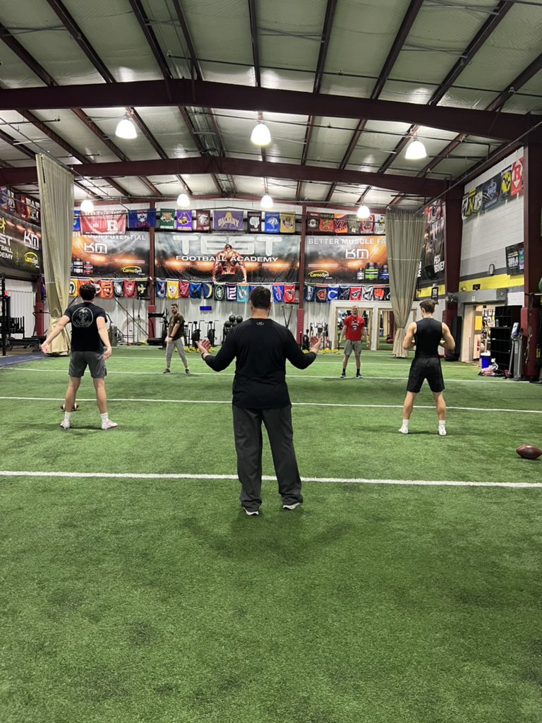 jimshelly2's tweet photo. The QB Maestro @Tonyrazz03 #testsports https://t.co/uhaF6tmo8n