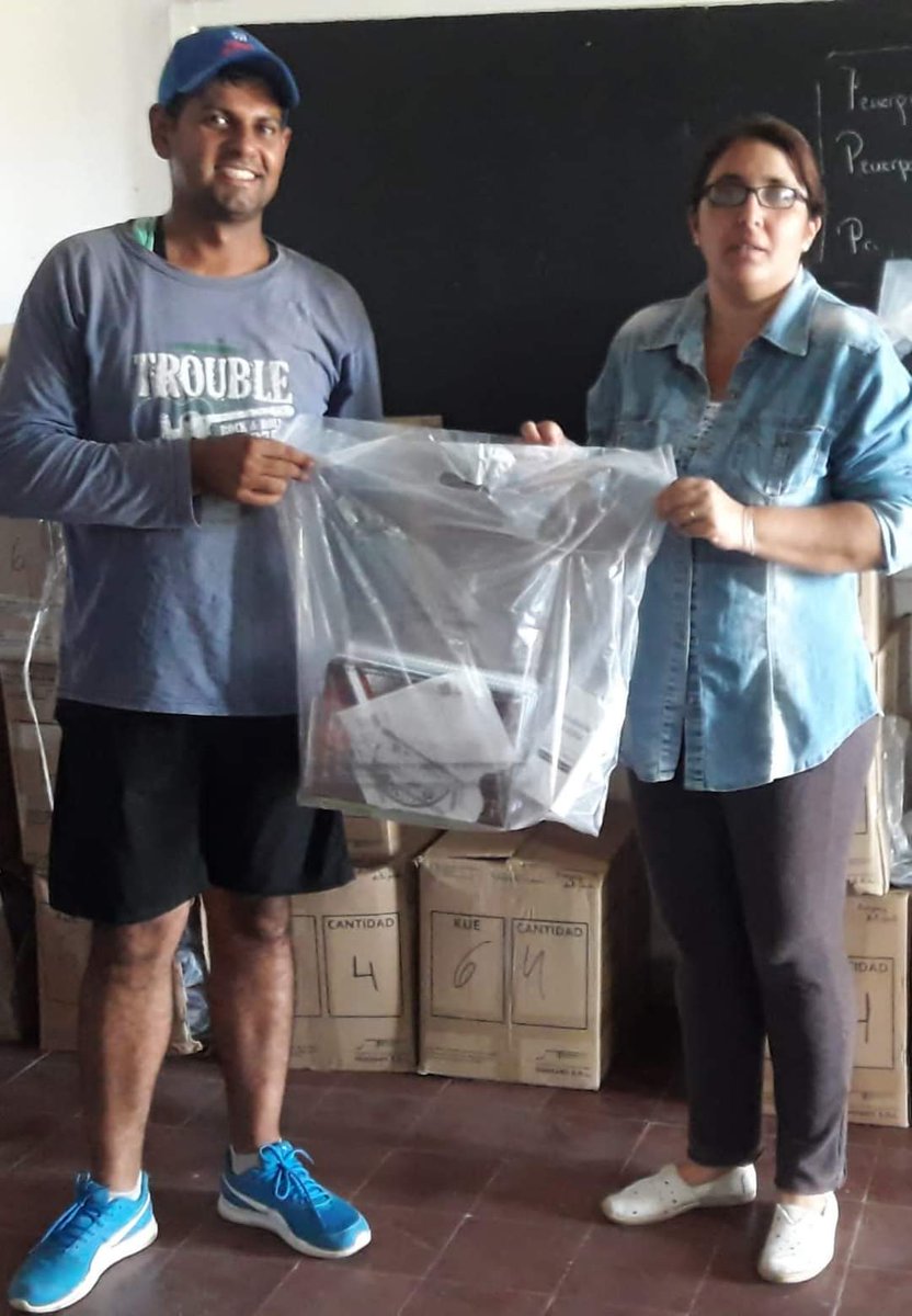 NeembucuEduc's tweet photo. #kitescolar ✏️📒🇵🇾
#Lunes 
#SeguimosTrabajando 
Recepción en el Centro Número 12-38.
Construyendo juntos la educación que soñamos 🇵🇾
@MECpy 
@VctorMa23266807 
@Sosa71S https://t.co/QMJwbYHonv