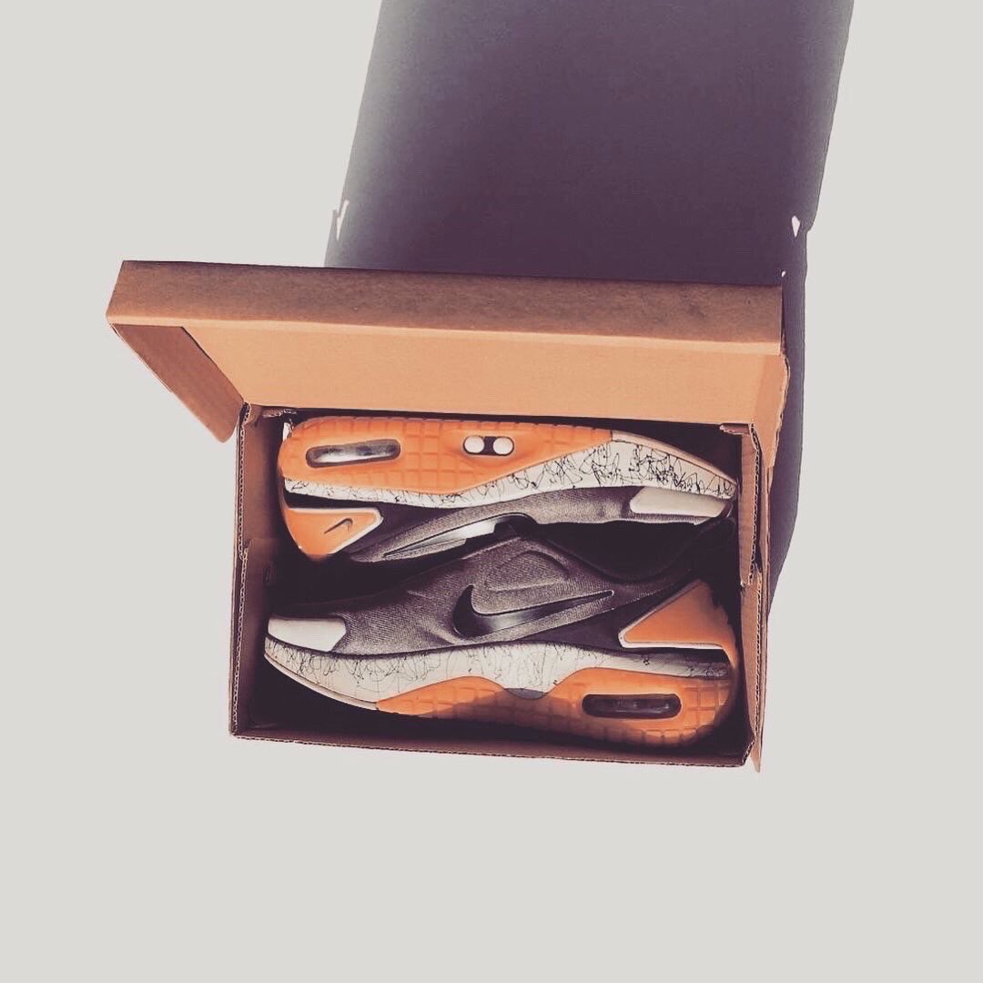oneboxng's tweet photo. This shoe box is carefully designed for the uptown footwear lovers as a perfect garage for their heels, stilettos, wedges, slides, sandals, sneakers, ankle boots, loafers, oxfords, bucks, etc. 
Order on our website https://t.co/iEkHg5ljVy