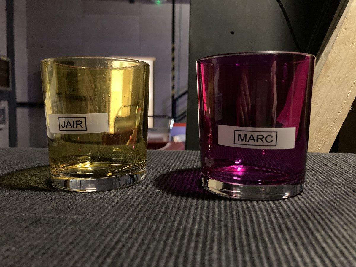 sempresaludava's tweet photo. Han posat els noms als gots perquè no em begui l’aigua del Marc Giró i em torni MARICA https://t.co/mie1Q4jeHb