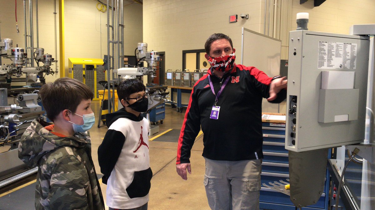 Huskylearner's tweet photo. Thank you, Mr. Holley, for sharing possibilities for these @HowardGI students’ future. Some days we just  need to know what opportunities are available to us. Never too young to set goals @GIPublicSchools https://t.co/W9Kzj6LJjt