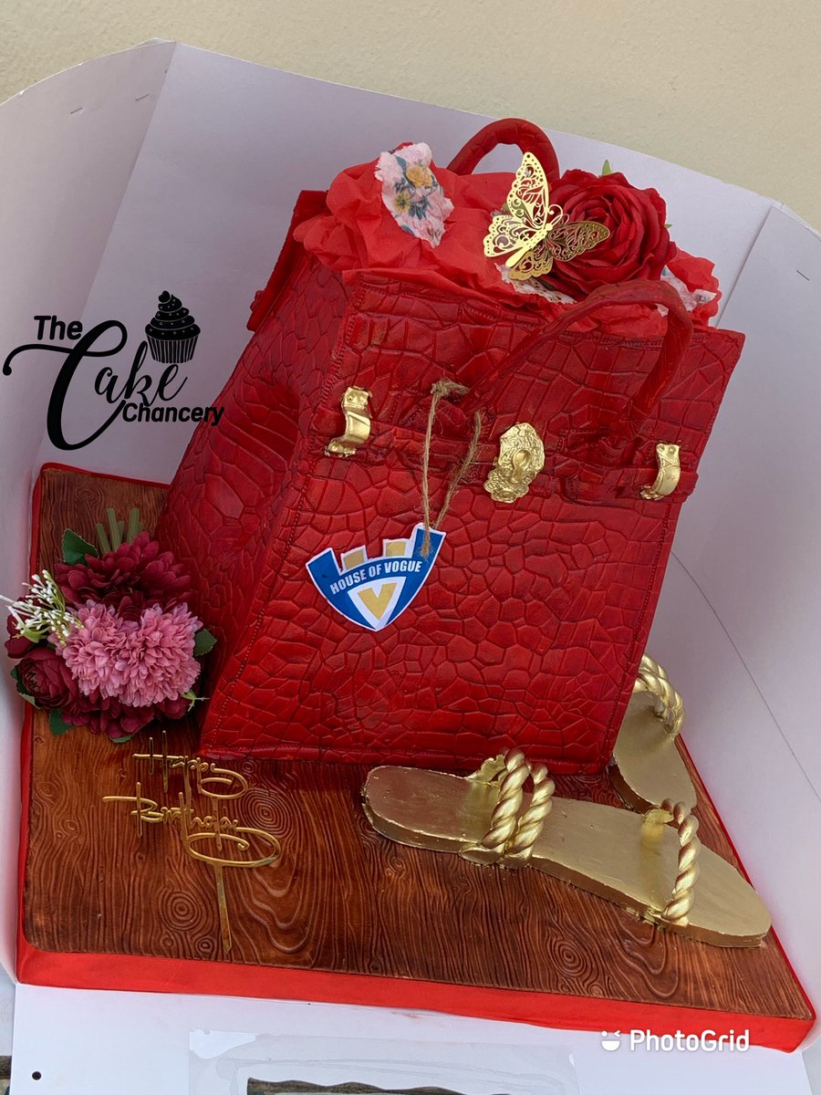 TheCakeChancery's tweet photo. Please help me retweet this beautiful piece when it pops up on your TL 🙏🙏🙏🙏🙏🙏🙏🙏🙏 https://t.co/oQ2v2ft5wU