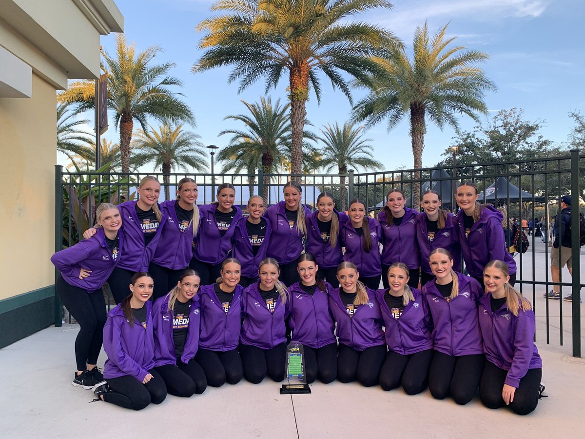 UNIDanceTeam's tweet photo. Nattys 2022 recap ✨
7th - DI Game Day
7th - DI Pom
12th - DI Jazz https://t.co/gg4TYTlCqe