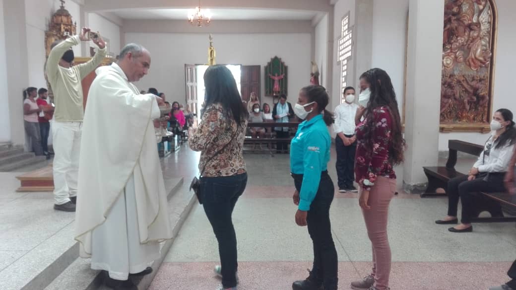 inea_venezuela's tweet photo. #17Ene #20AniversarioINEA
La @Capiptoguiria1 realizó Misa de Acción de Gracias🙏 para agradecer a Dios todo poderoso la fundación del #INEA como órgano que brinda protección social a los usuarios y usuarias del sector acuático🌊 y trabaja #ComprometidoConLaVenezuelaAzul https://t.co/Zc9Vrj64aW
