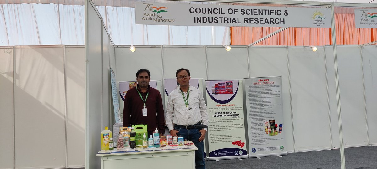 ingle_komal's tweet photo. A three-day Aavishkaarr Exhibition “UJJWAL UTTAR PRADESH GORAKHPUR 2021” was 
organized at Annexy Bhawan, New Circuit house, Gorakhpur from 24-26th December 2021. The 
exhibition had stalls from leading scientific organization including CSIR-NBRI. https://t.co/n3qkMi50fD