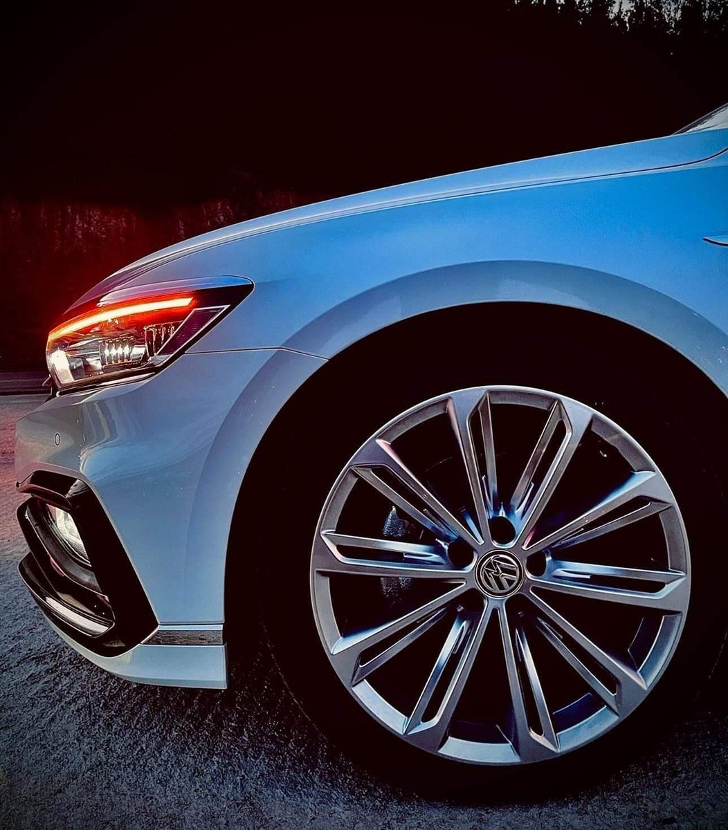 Passat.B8_ tweet media