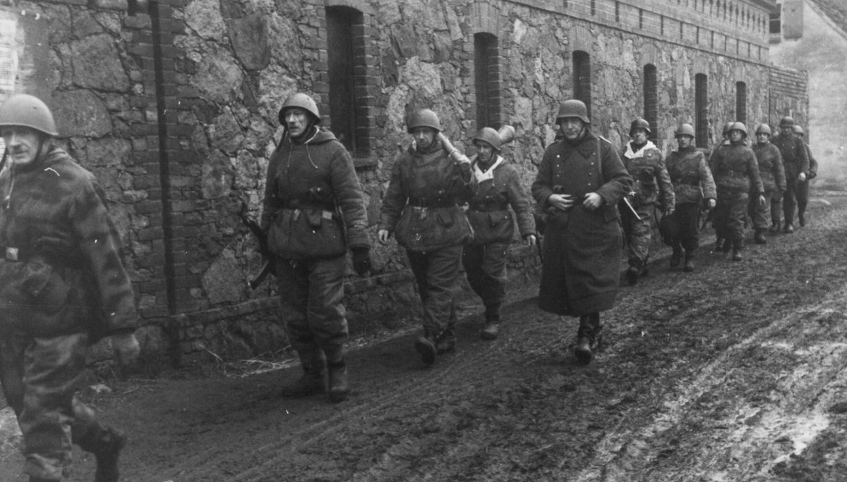 J_O_Holliday's tweet photo. German soldiers, possibly of the Volkssturm or a Volksgrenadier formation, on the march wearing Italian helmets, c.1945.

(Source unknown) https://t.co/hTUPTFFH7D