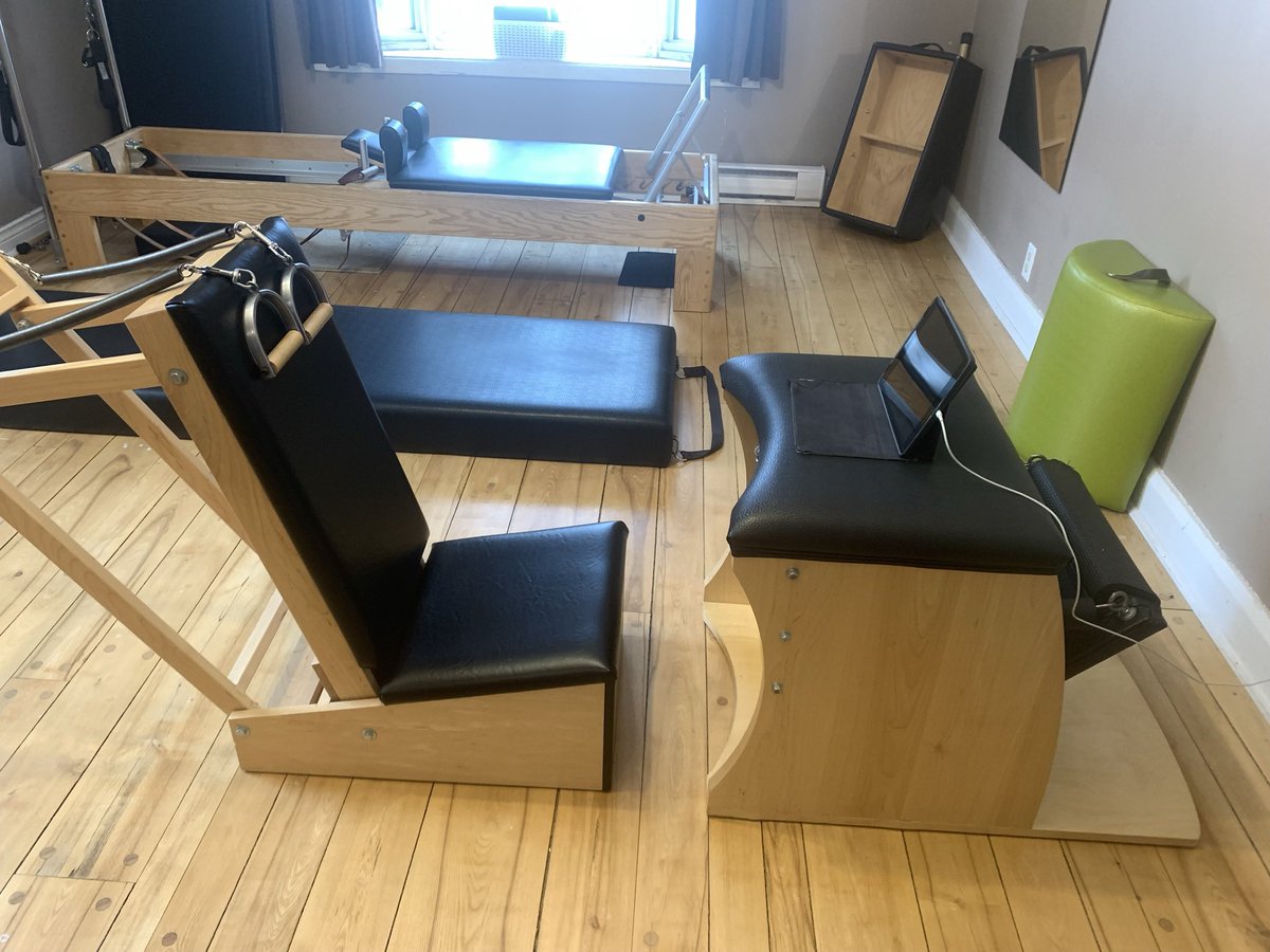 pilates07's tweet photo. My work station this afternoon… very comfy!! No sharing Covid-y air, no driving in a snow storm.. win win! Only had one-way audio, on top of a shoulder injury, and STILL got the job done 😎#fredericton #pilates #movementoptimism https://t.co/V6Clf83FIB