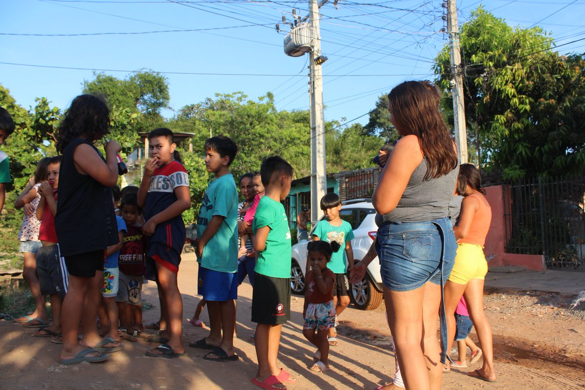 juvensurpy's tweet photo. Como primer momento estuvimos en la comunidad #SanMiguel compartiendo con los niños y niñas de la zona.

#BañadoSur 
#Juvensur 
#DIADEREYES 
#Solidaridad https://t.co/OfU1l7kfGP