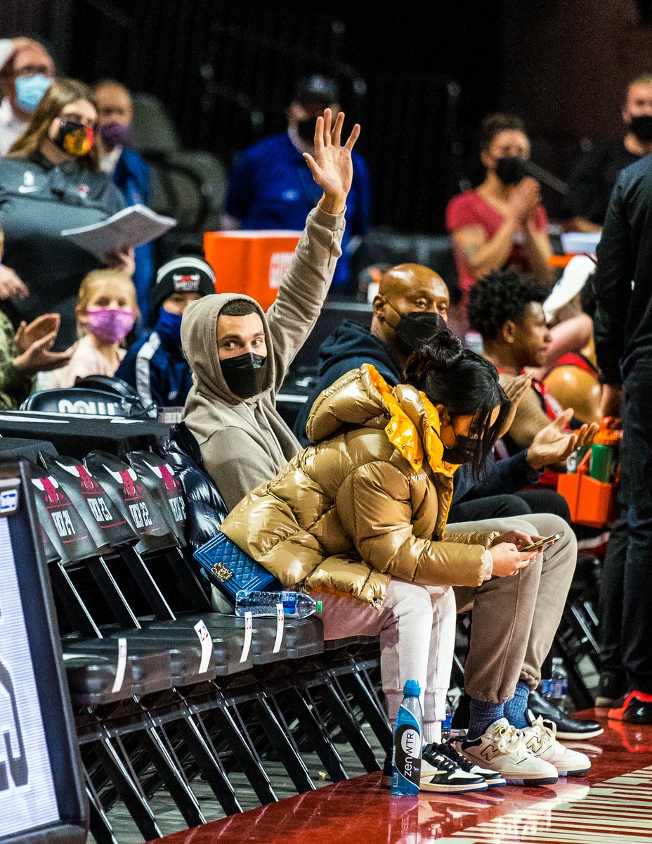 Hey Windy City Nation, <a href="/ZachLaVine/">Zach LaVine</a> showed us some love, now it's time for us to return the favor!

RT to vote for #ZachLaVine as an #NBAAllStar 
(1 RT = 2 VOTES TODAY)