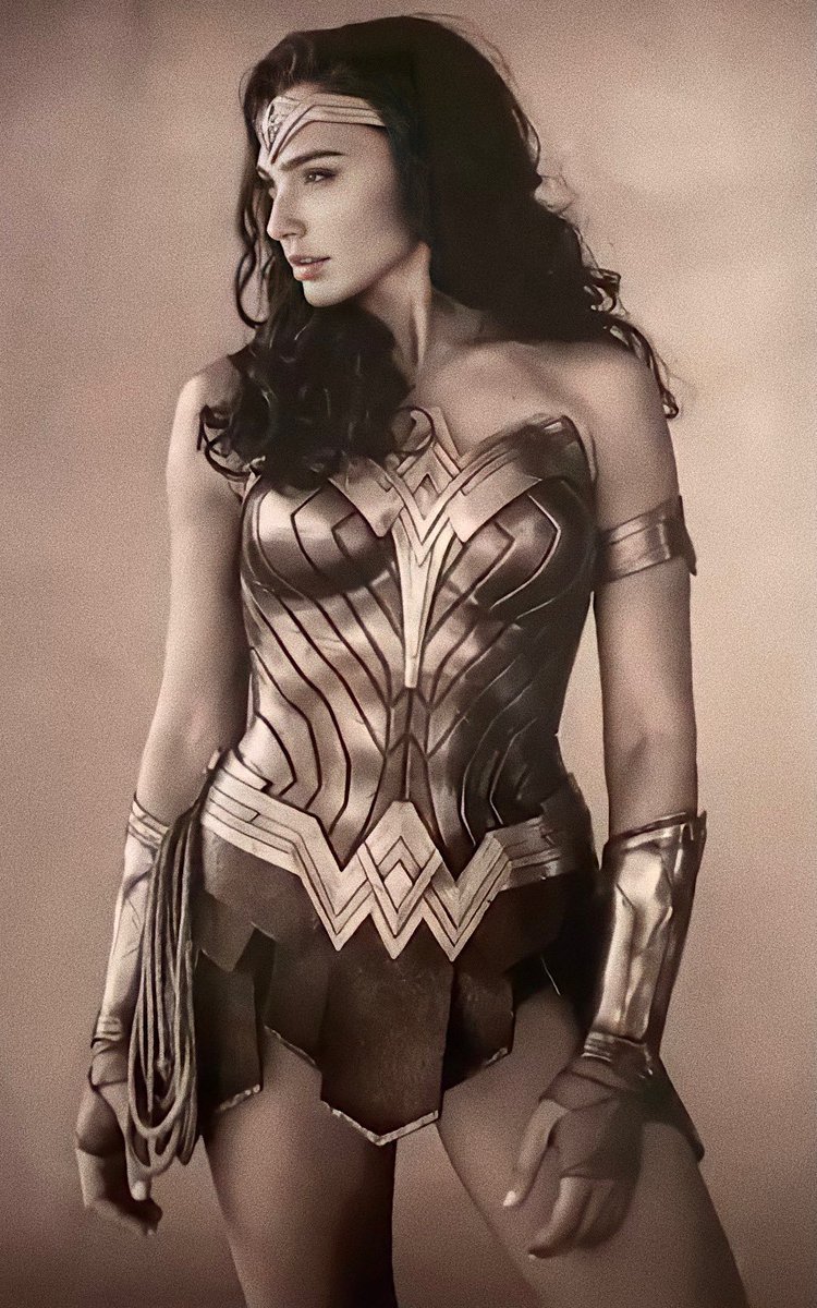 Gal Gadot como Wonder Woman.Uno de los mejores cast de superheroes de la hi...
