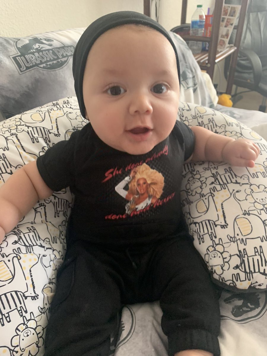 mel85rose's tweet photo. @RuPaul #DragRace Ronin is repping his Mama Ru! #shedonealreadydonehadherses https://t.co/WROPwpL3Xs