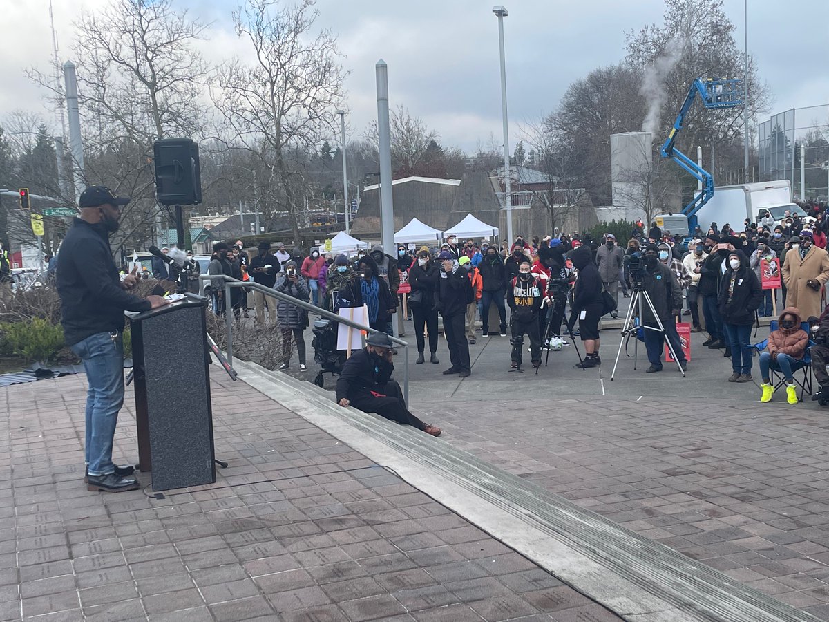 MLKSeattle's tweet photo. We celebrate the life and legacy of #MLK, as the community has gathered to start the rally! #mlkseattle https://t.co/H5K3m76ihi