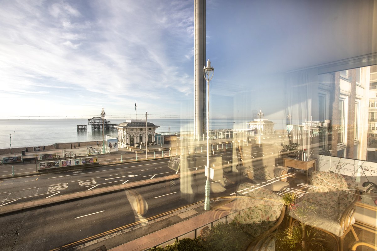 🚨 HOT NEW PROPERTY 🚨

This substantial three bedroom first floor apartment spans almost 2,000sqft. With an enclosed balcony its the perfect spot to watch the world and the waves go by all year round 🌊

📍 Abbotts, Brighton

📞01273 778844
📧hove@sawyerandco.co.uk

#sawyerandco