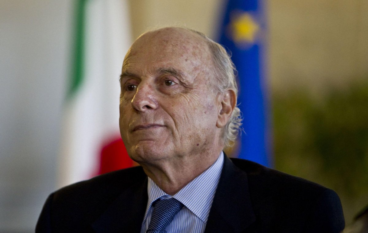 NicolaMorra63's tweet photo. Un difensore dei valori costituzionali, dei beni comuni. 
È chiedere troppo?
#PaoloMaddalena https://t.co/2npf4wPNO9