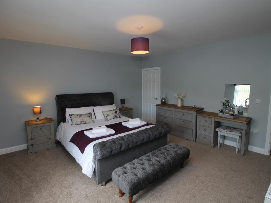 TheHolidayCots's tweet photo. The whole family will love a stay at Colliery Cottage close to Durham city. This is an excellent base for exploring the nearby cities of Sunderland and Newcastle.
🛌Sleeps 1-4
https://t.co/R9ZNERHOfR
#CornsayColliery #Durham #SelfCatering #Sunderland #Newcastle #FamilyFriendly https://t.co/qVy0hiv9lG